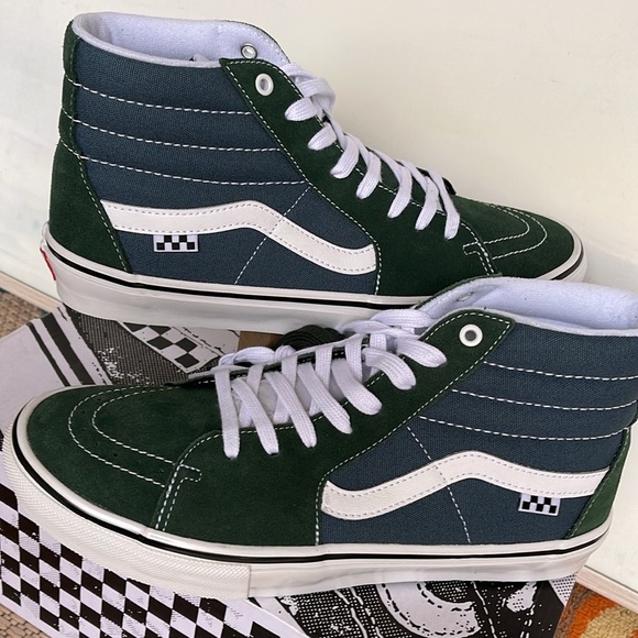 Vans Men’s Skate Sk8-Hi Mountain View
VN0A5FCCBD6
Sneakers - Picture 7 of 16